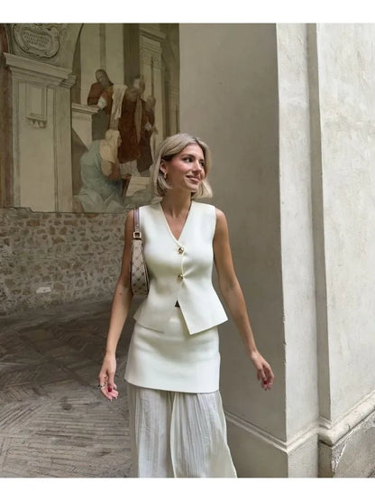 Women's Button-Front Knitted Vest Top with Sleeveless Design