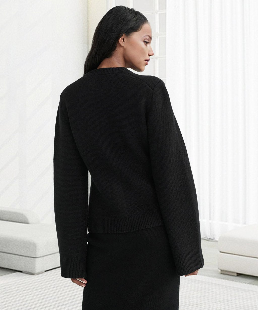 Women's Elegant Button Cardigan with Round Neck and Slim Fit Cut