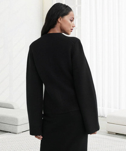 Women's Elegant Button Cardigan with Round Neck and Slim Fit Cut