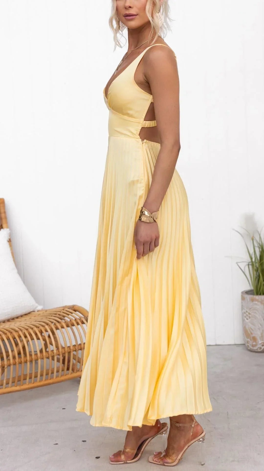 Women's Yellow Pleated Maxi Dress with V-Neck and Sleeveless Cut